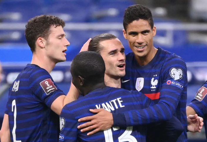  都灵德比战平，两队互送乌龙大礼  